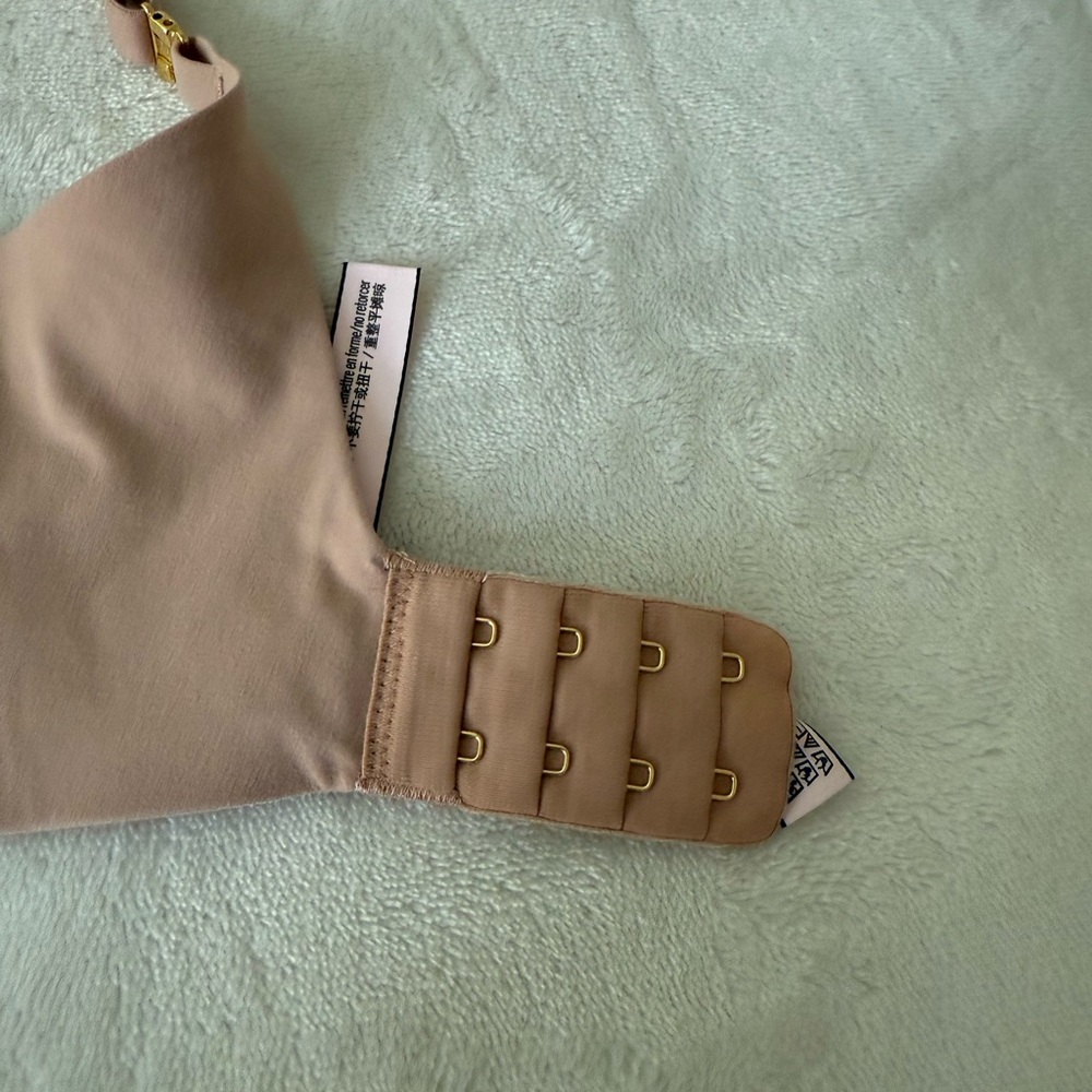 Victoria's Secret Push Up Bra 32DD - Picture 7 of 7